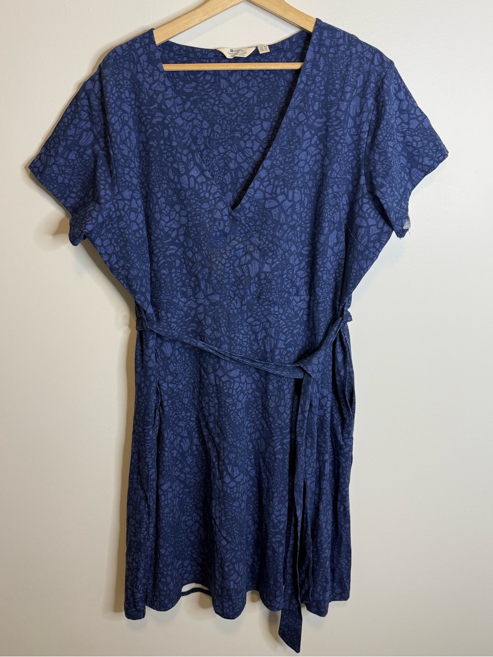 Mountain Hardwear Navy Textured Wrap Midi Dress size 16